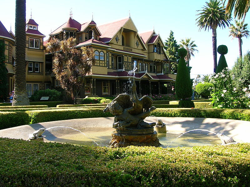 800px-Winchester_Mystery_House_San_Jose_01.jpg
