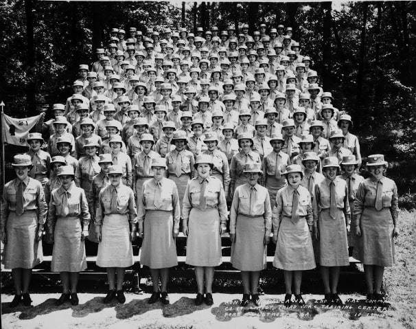 female-soldiers-ww2-1.jpg