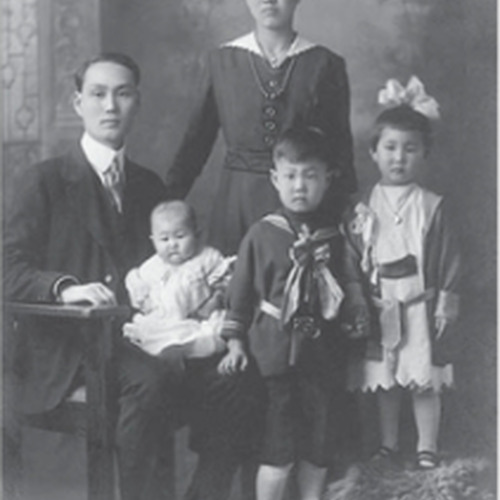 Rev. Sa Sun Tai Sun Chang Whang and Children