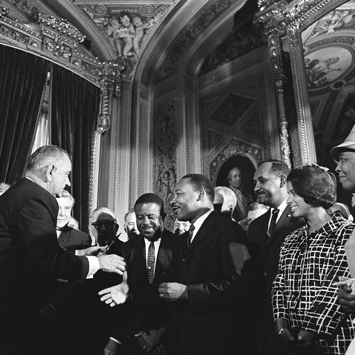1600px-Lyndon_Johnson_and_Martin_Luther_King,_Jr._-_Voting_Rights_Act.jpg