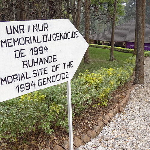640px-Sign_for_Ruhande_Genocide_Memorial_Site_-_National_University_of_Rwanda_-_Huye-Butare_-_Southern_Rwanda.jpg