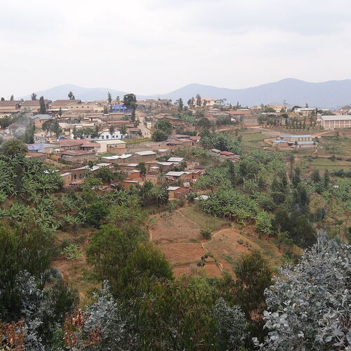 1600px-Scenery_outside_Gikongoro_-_Southern_Rwanda_-_01.jpg