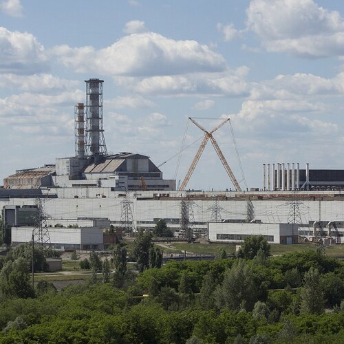 Chernobyl_NPP_Site_Panorama_with_NSC_Construction_-_June_2013.jpg