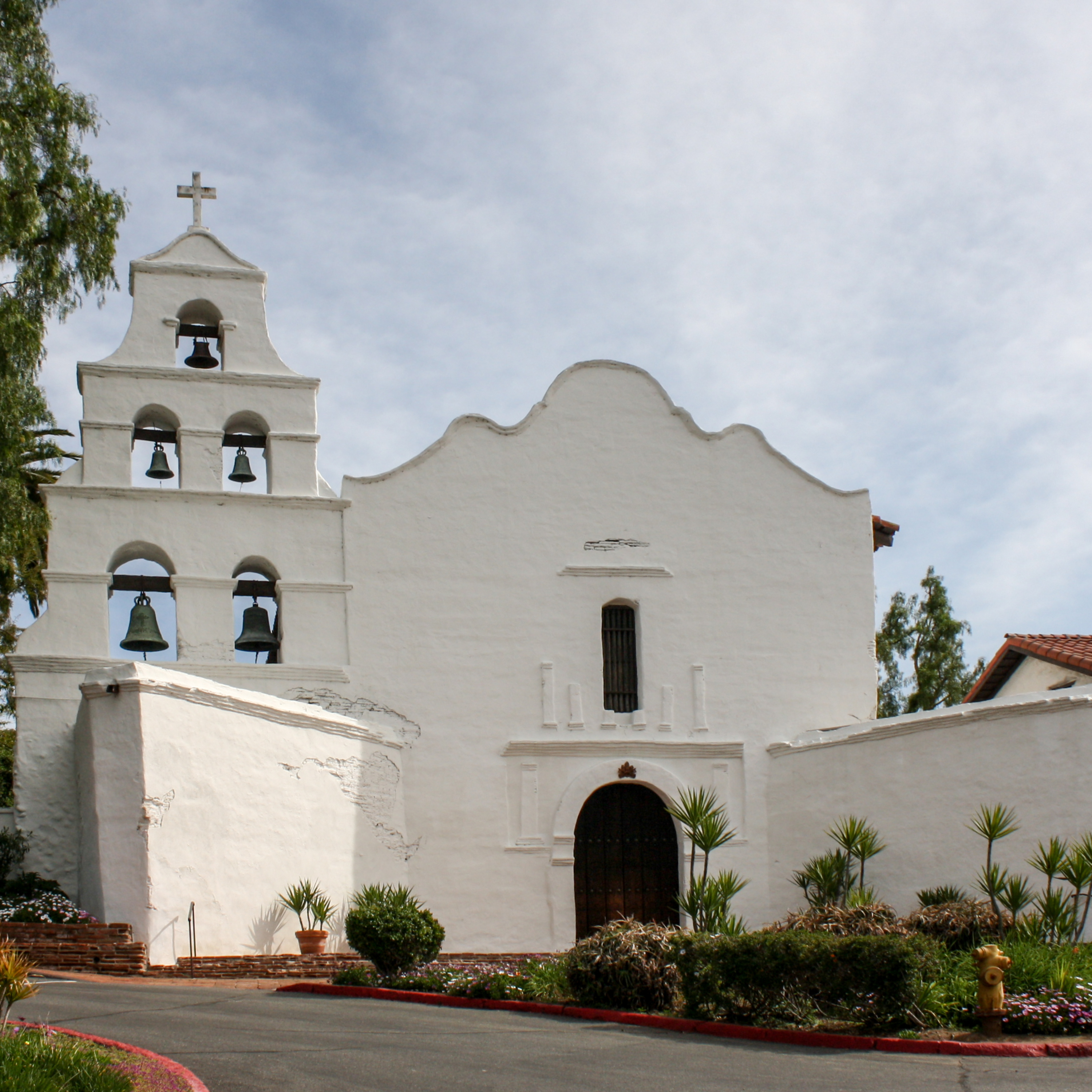 Mission_San_Diego_de_Alcalá_-_church.jpg