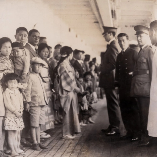 immigrants-Japanese-ship-immigration-officials-Angel-Island-1931.png